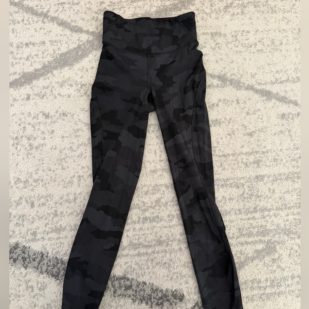 Lululemon High-Rise Crop 21" Camo Womens Size 2